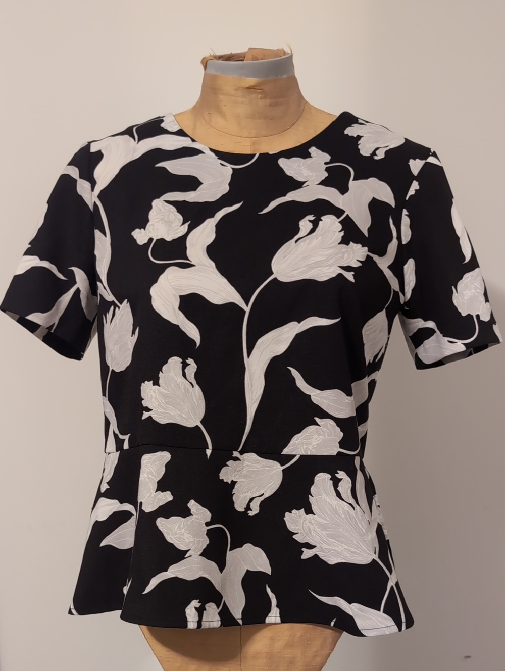 Banana Republic Black and White Floral Short Sleeve Peplum Top
